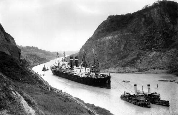 File:Kroonland in Panama Canal, 1915.jpg